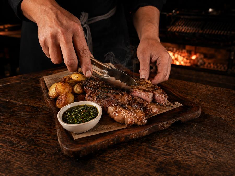 Asado gourmet servido a la parrilla
