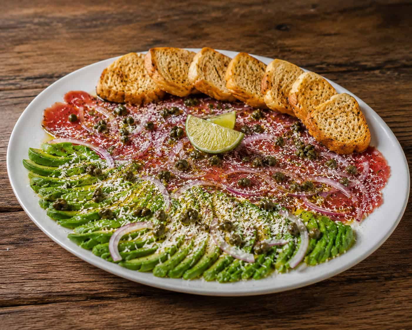 Carpaccio de Lomito y Aguacate